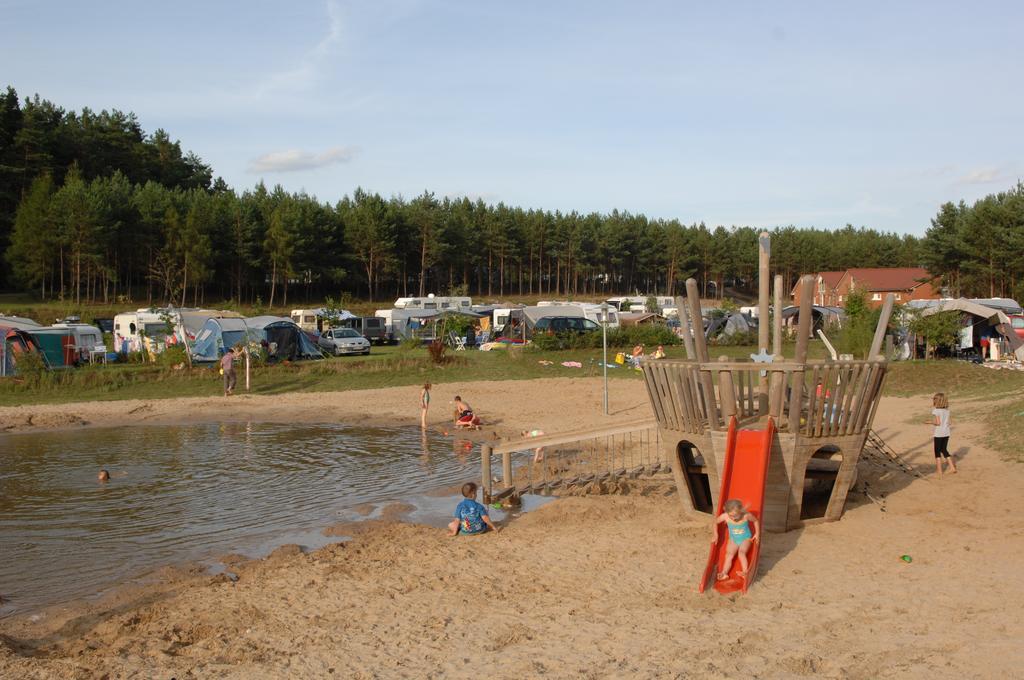 Camping-Und Ferienpark Havelberge Gross Quassow Habitación foto